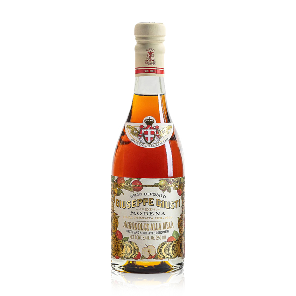 Flasche Giusti Agrodolce alla Mela Balsamico, stilvoll vor hellem Hintergrund präsentiert – ein süß-saurer Essig mit Apfelgeschmack, perfekt für Salate und Saucen.